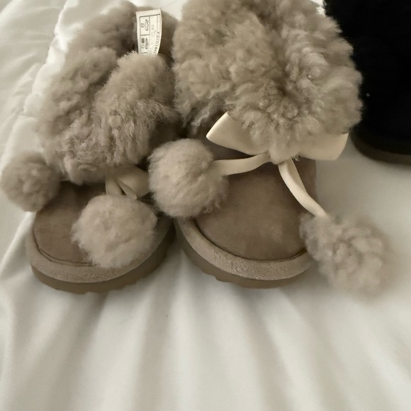 Toddler UGGs grey and black pair - Picture 2 of 4